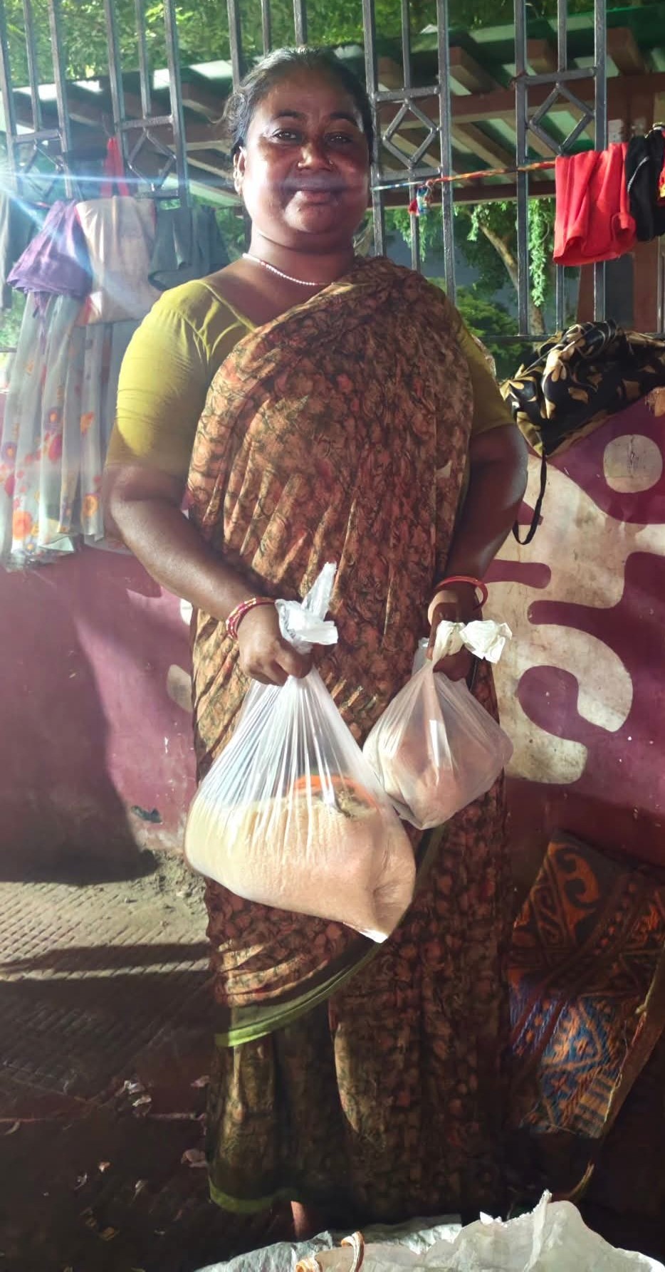 Volunteer distributing food packets